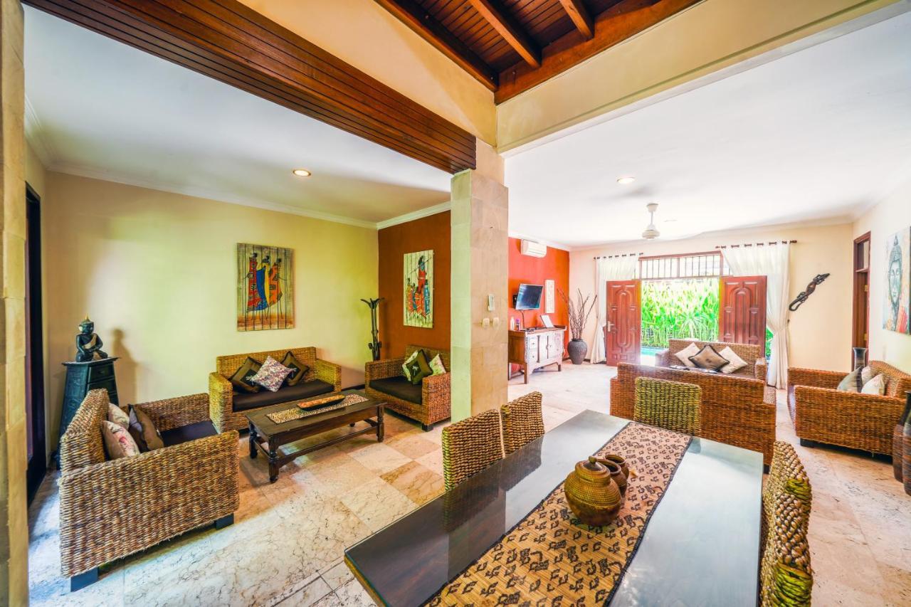 KUTA Villa - 5 bedrooms - Heart of Kuta - de CINTA Buitenkant foto