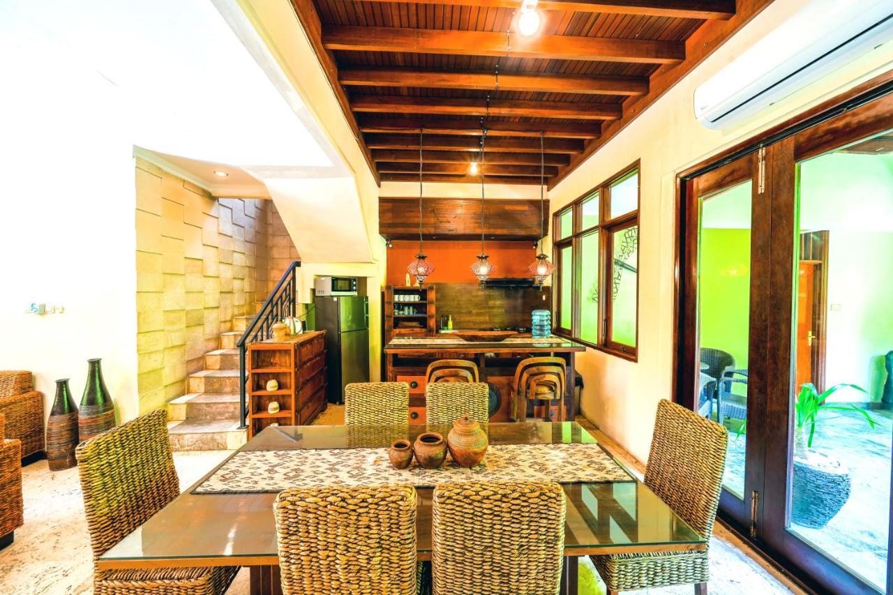 KUTA Villa - 5 bedrooms - Heart of Kuta - de CINTA Buitenkant foto