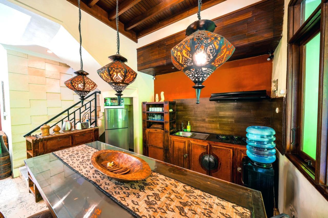 KUTA Villa - 5 bedrooms - Heart of Kuta - de CINTA Buitenkant foto